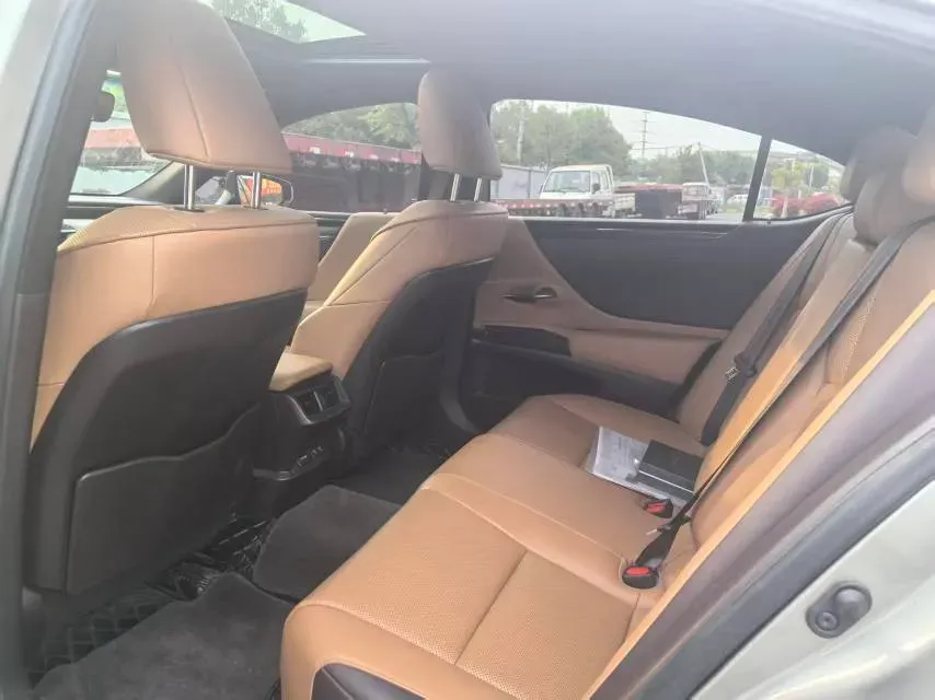 2020 Lexus ES 2.5L 207HP L4 8AT,autocango,china used car exporter,china ev exporter,chinese used car exporter,chinese used ev exporter