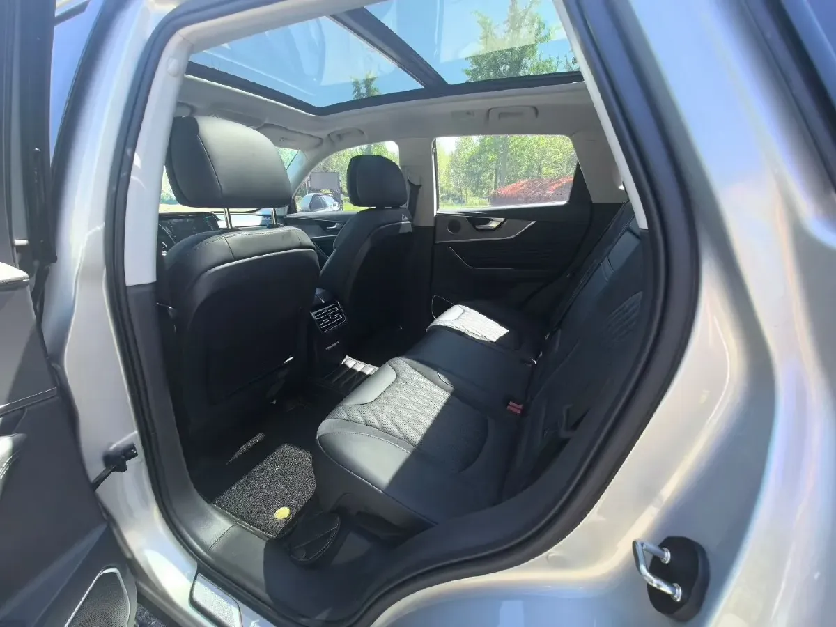 2023 HongQi HS5 2.0T 252HP L4 8AT,autocango,china used car exporter,china ev exporter,chinese used car exporter,chinese used ev exporter