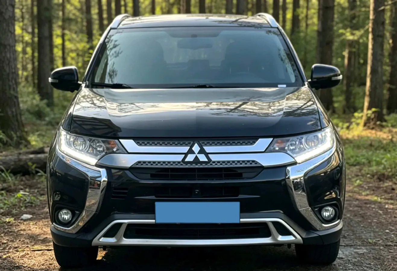 2020 Mitsubishi Outlander 2.0L 166HP L4 CVT,autocango,china used car exporter,china ev exporter,chinese used car exporter,chinese used ev exporter