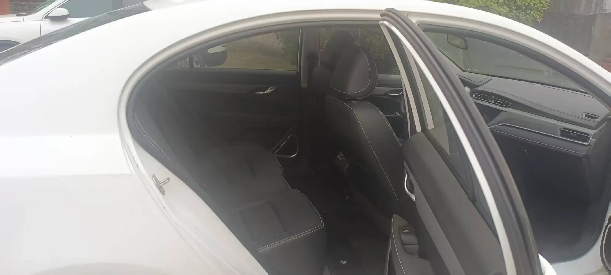 2021 BaoJun 530 1.5T 147HP L4 CVT,autocango,china used car exporter,china ev exporter,chinese used car exporter,chinese used ev exporter