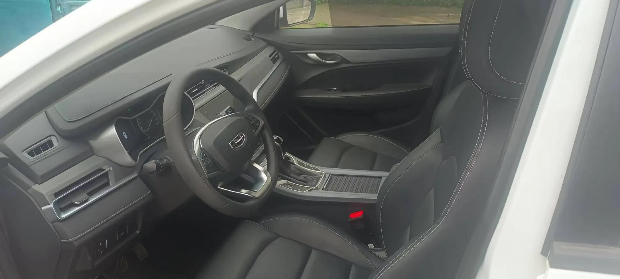 2021 BaoJun 530 1.5T 147HP L4 CVT,autocango,china used car exporter,china ev exporter,chinese used car exporter,chinese used ev exporter