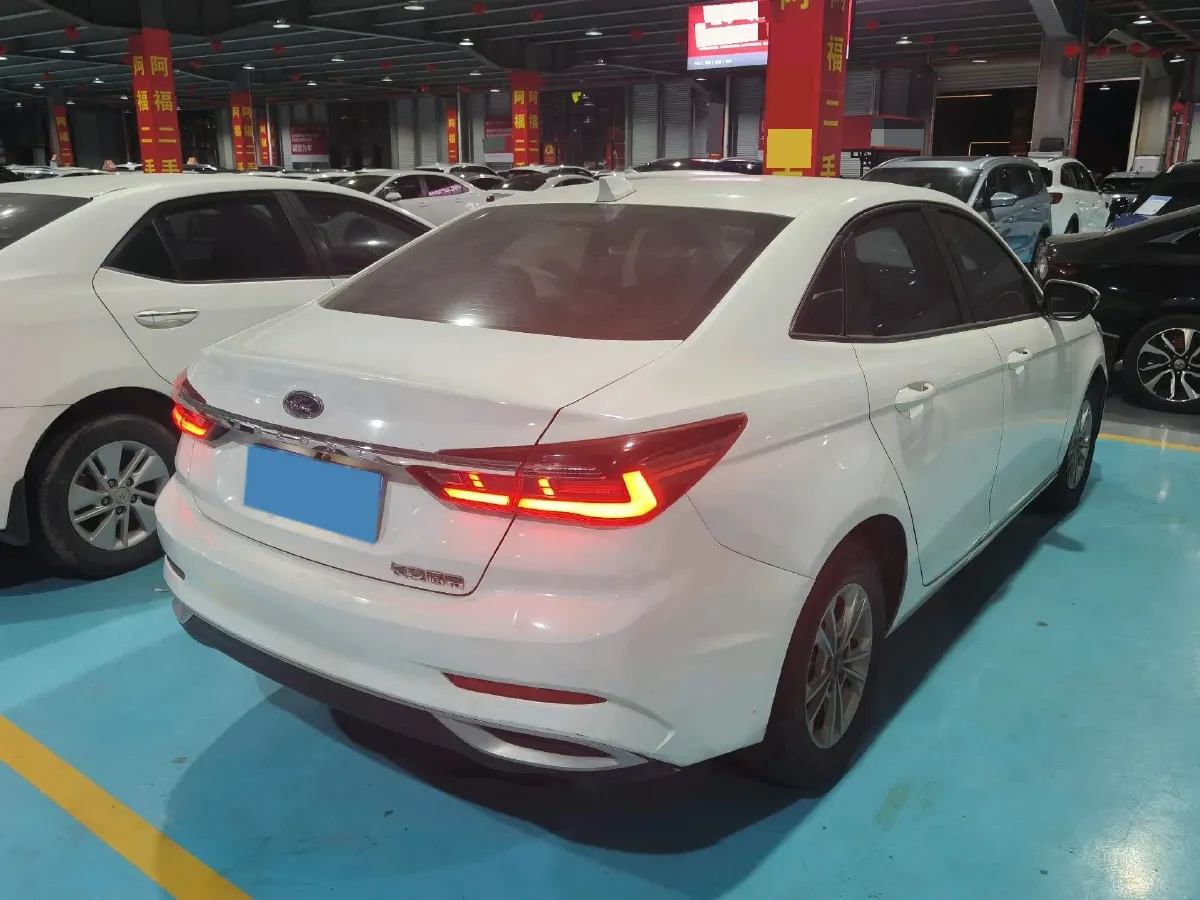 2021 Ford Escort 1.5L 122HP L3 6AT,autocango,china used car exporter,china ev exporter,chinese used car exporter,chinese used ev exporter