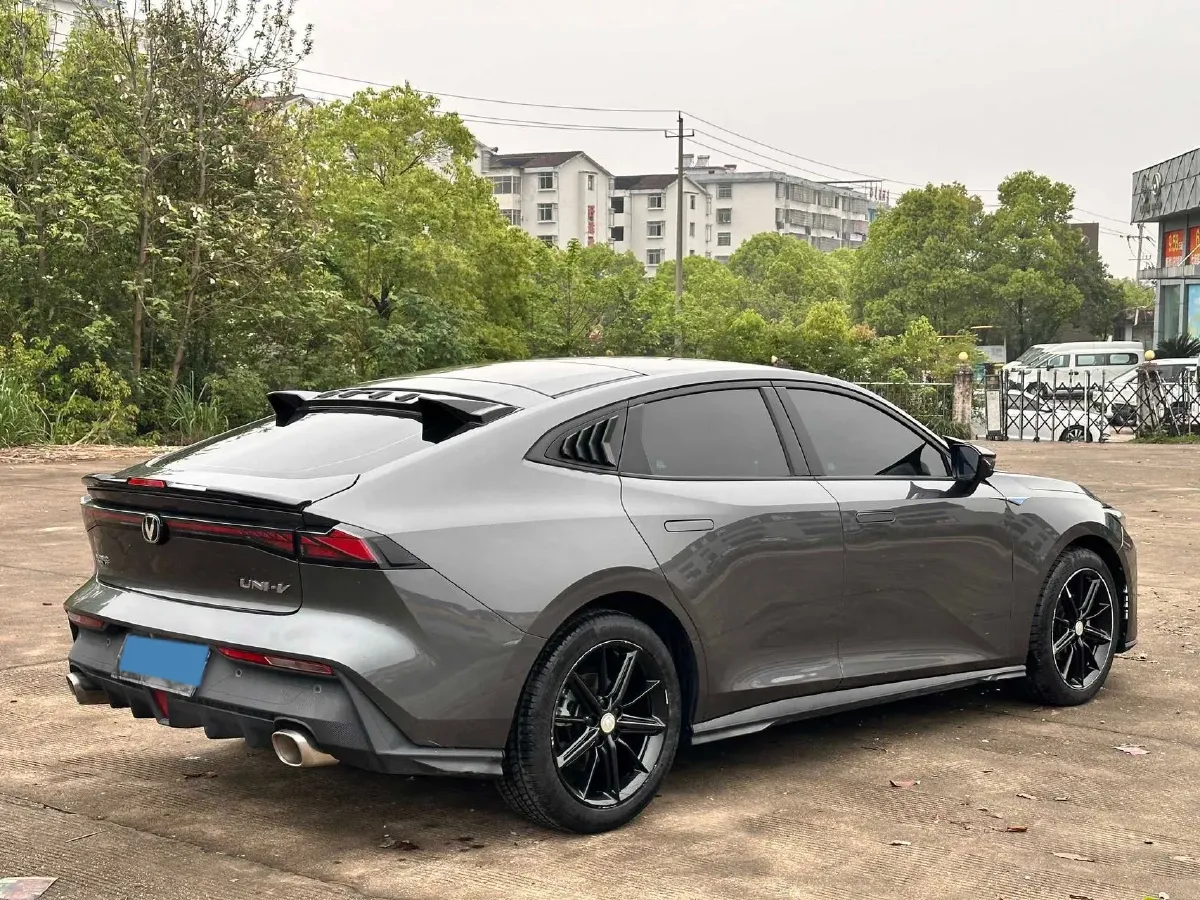 2022 ChangAn UNI-V 1.5T 188HP L4 7DCT,autocango,china used car exporter,china ev exporter,chinese used car exporter,chinese used ev exporter