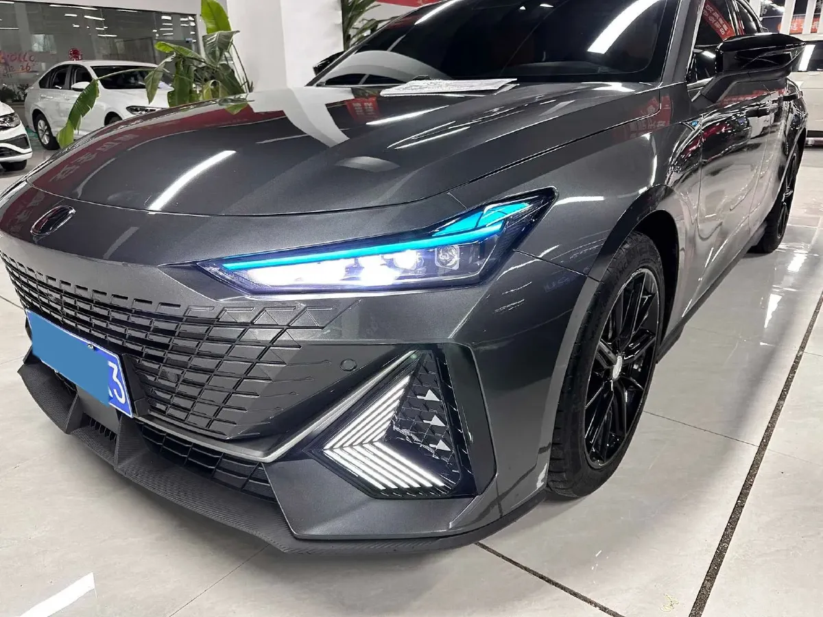 2022 ChangAn UNI-V 1.5T 188HP L4 7DCT,autocango,china used car exporter,china ev exporter,chinese used car exporter,chinese used ev exporter