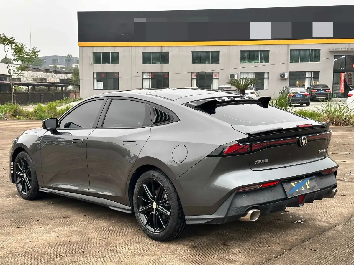 2022 ChangAn UNI-V 1.5T 188HP L4 7DCT,autocango,china used car exporter,china ev exporter,chinese used car exporter,chinese used ev exporter