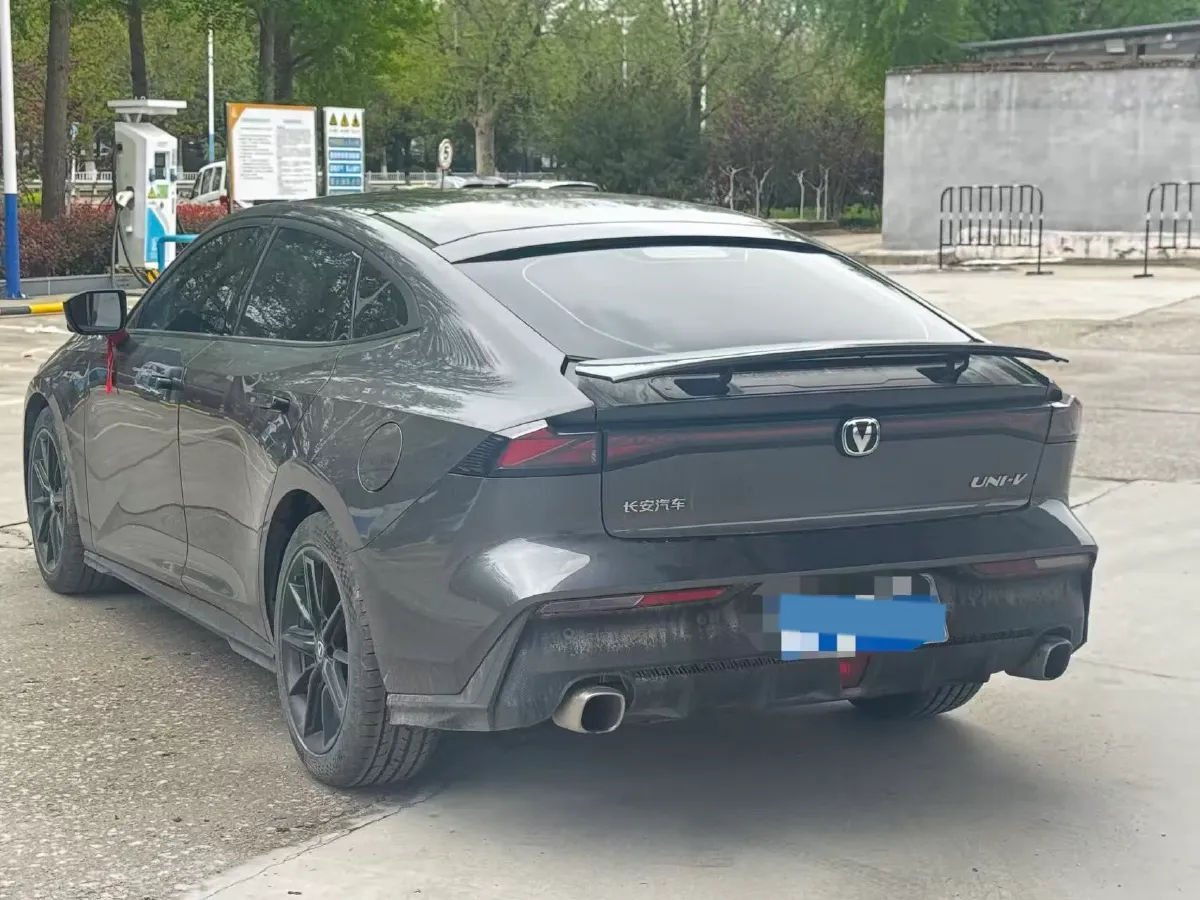 2022 ChangAn UNI-V 1.5T 188HP L4 7DCT,autocango,china used car exporter,china ev exporter,chinese used car exporter,chinese used ev exporter