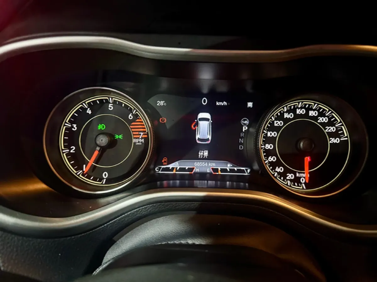 2017 Jeep Cherokee 2.0L 155HP L4 9AT,autocango,china used car exporter,china ev exporter,chinese used car exporter,chinese used ev exporter