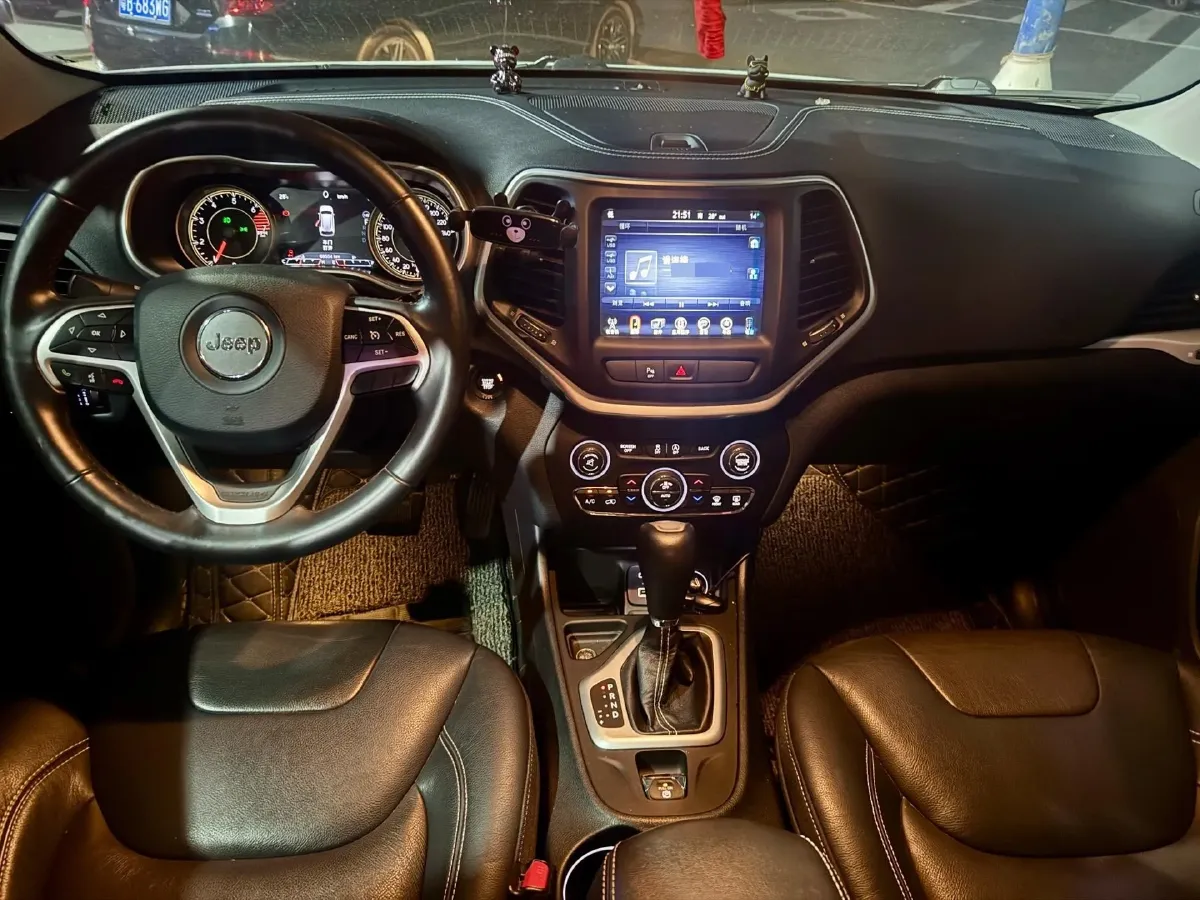 2017 Jeep Cherokee 2.0L 155HP L4 9AT,autocango,china used car exporter,china ev exporter,chinese used car exporter,chinese used ev exporter