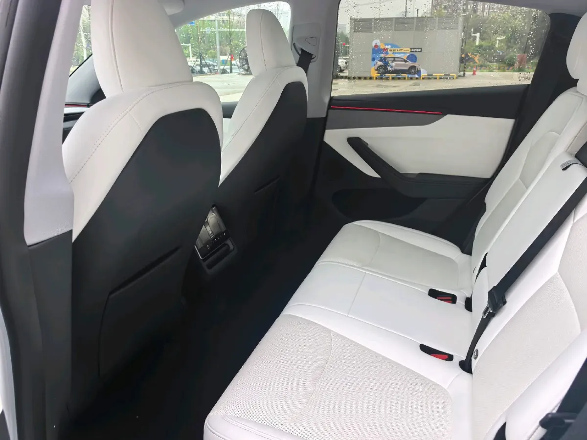 2025 Tesla Model Y BEV 78.4KWH,autocango,china used car exporter,china ev exporter,chinese used car exporter,chinese used ev exporter