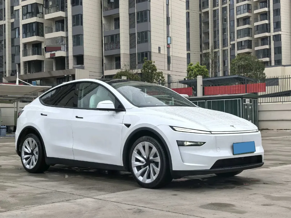 2025 Tesla Model Y BEV 78.4KWH,autocango,china used car exporter,china ev exporter,chinese used car exporter,chinese used ev exporter