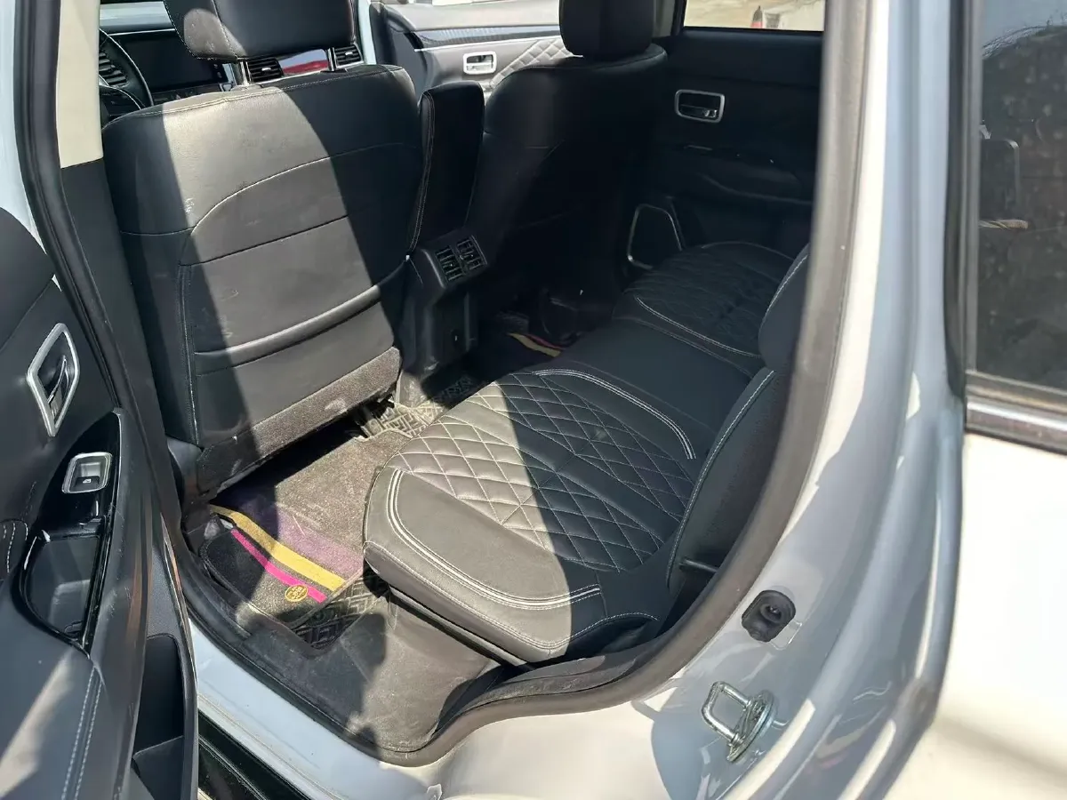 2020 Mitsubishi Outlander 2.4L 192HP L4 CVT,autocango,china used car exporter,china ev exporter,chinese used car exporter,chinese used ev exporter