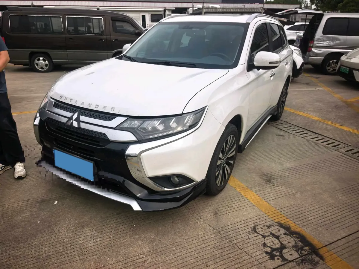 2020 Mitsubishi Outlander 2.4L 192HP L4 CVT,autocango,china used car exporter,china ev exporter,chinese used car exporter,chinese used ev exporter