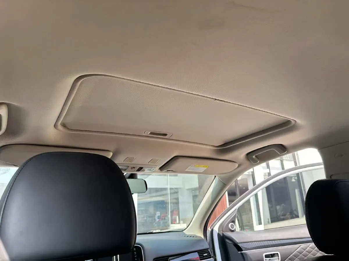 2020 Mitsubishi Outlander 2.4L 192HP L4 CVT,autocango,china used car exporter,china ev exporter,chinese used car exporter,chinese used ev exporter