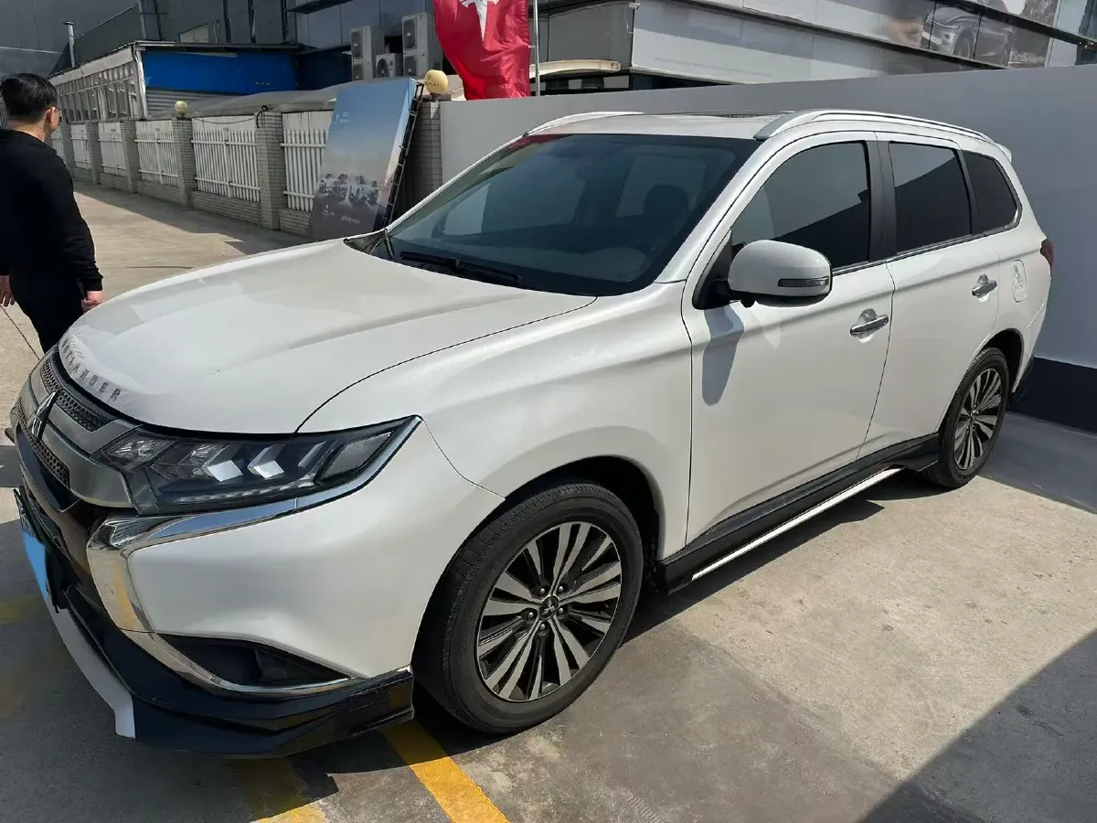 2020 Mitsubishi Outlander 2.4L 192HP L4 CVT,autocango,china used car exporter,china ev exporter,chinese used car exporter,chinese used ev exporter