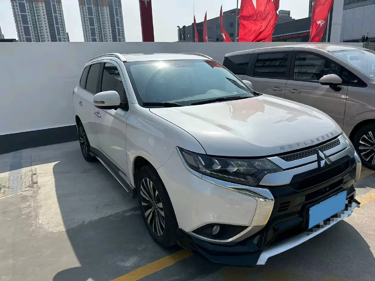 2020 Mitsubishi Outlander 2.4L 192HP L4 CVT,autocango,china used car exporter,china ev exporter,chinese used car exporter,chinese used ev exporter