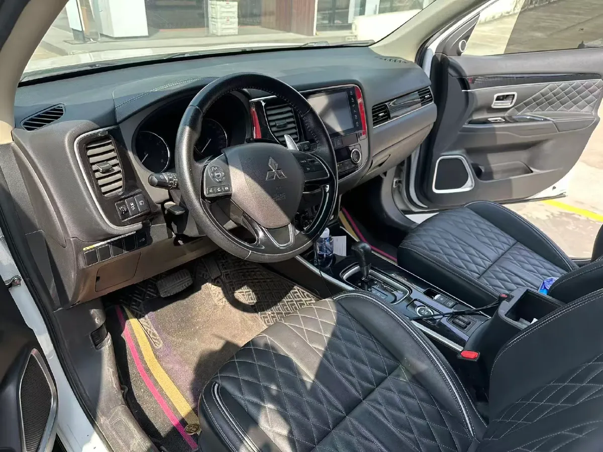 2020 Mitsubishi Outlander 2.4L 192HP L4 CVT,autocango,china used car exporter,china ev exporter,chinese used car exporter,chinese used ev exporter