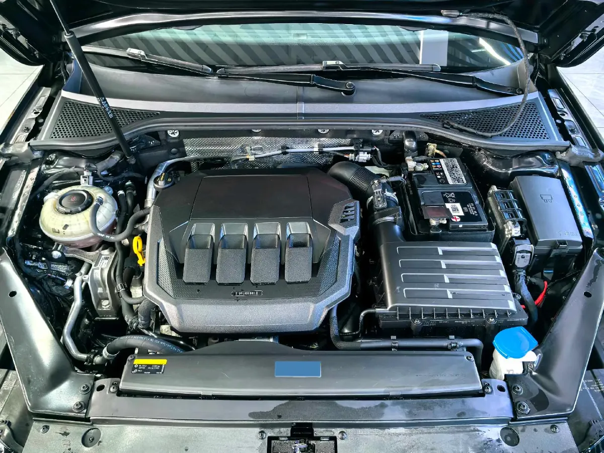 2020 Volkswagen Magotan 2.0T 186HP L4 7DCT,autocango,china used car exporter,china ev exporter,chinese used car exporter,chinese used ev exporter