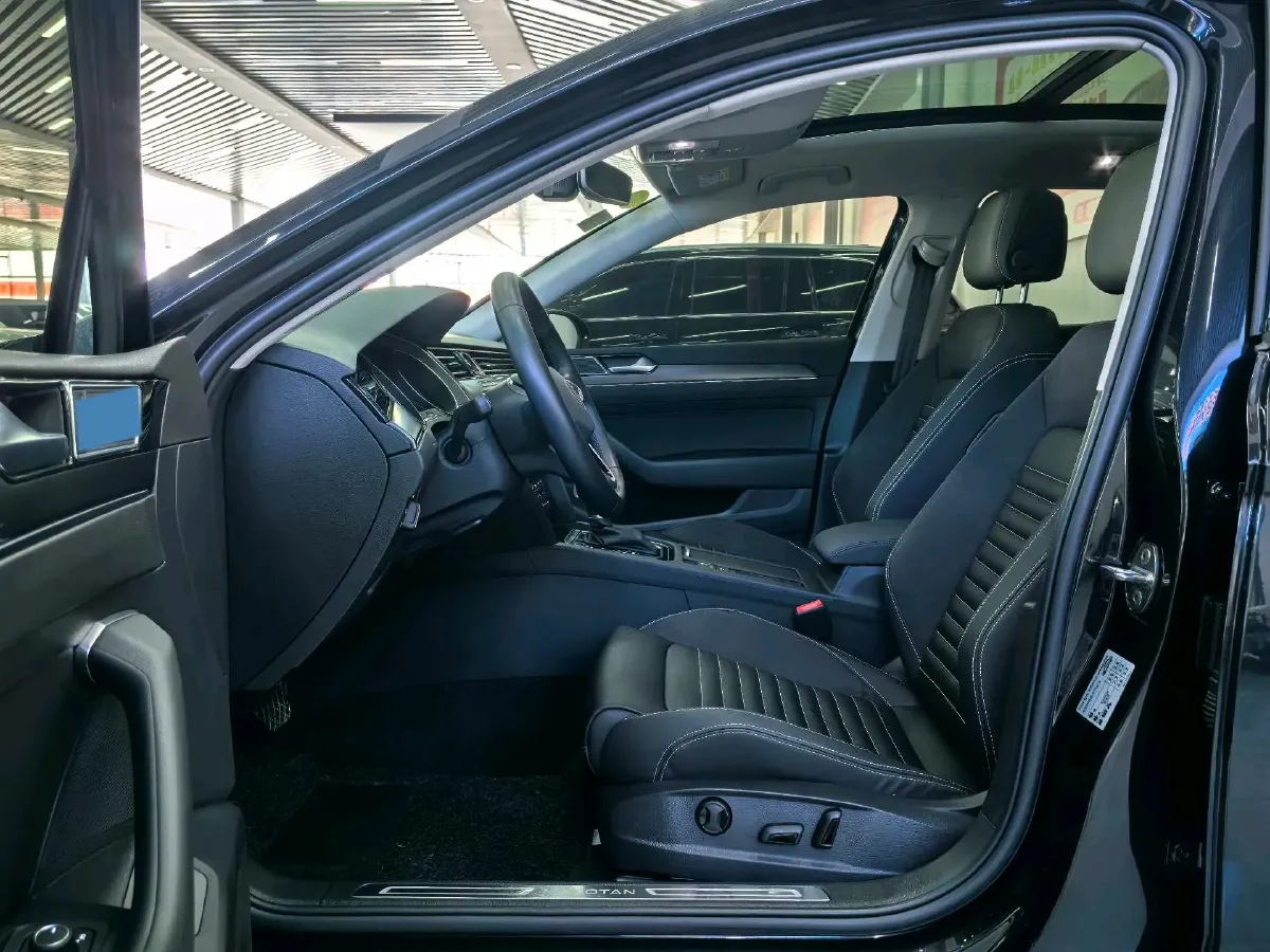 2020 Volkswagen Magotan 2.0T 186HP L4 7DCT,autocango,china used car exporter,china ev exporter,chinese used car exporter,chinese used ev exporter