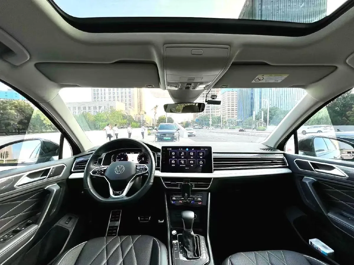 2023 Volkswagen Tiguan L 2.0T 186HP L4 7DCT,autocango,china used car exporter,china ev exporter,chinese used car exporter,chinese used ev exporter