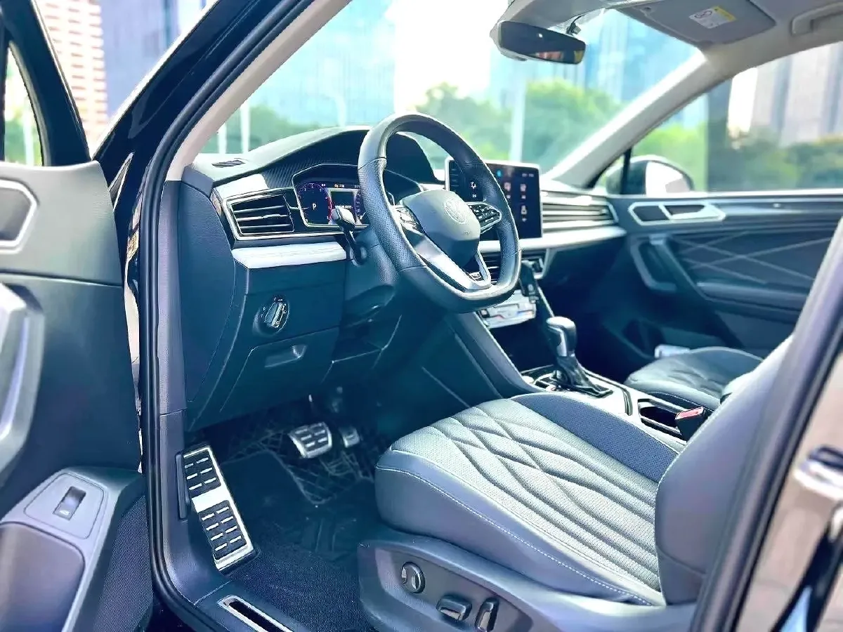 2023 Volkswagen Tiguan L 2.0T 186HP L4 7DCT,autocango,china used car exporter,china ev exporter,chinese used car exporter,chinese used ev exporter