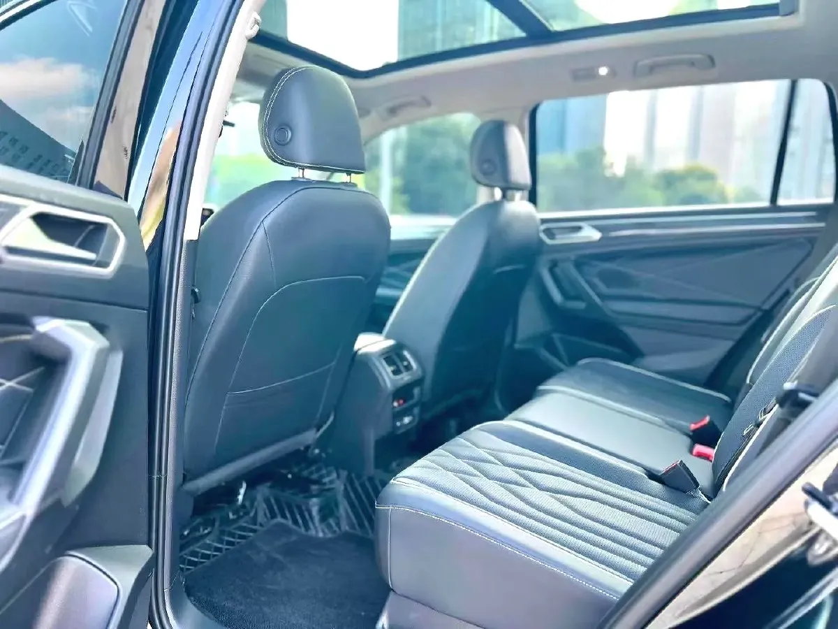2023 Volkswagen Tiguan L 2.0T 186HP L4 7DCT,autocango,china used car exporter,china ev exporter,chinese used car exporter,chinese used ev exporter
