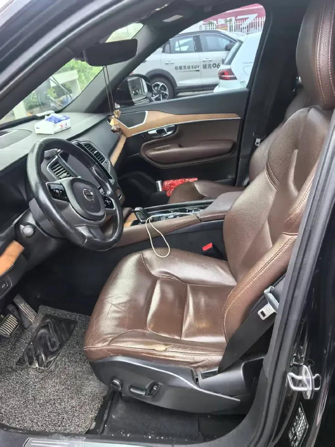 2025 Volvo XC90 2.0T 250HP L4 8AT,autocango,china used car exporter,china ev exporter,chinese used car exporter,chinese used ev exporter