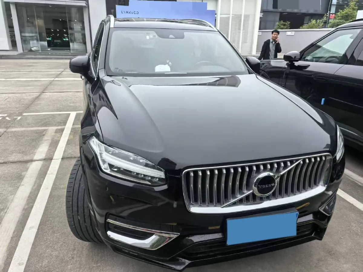 2025 Volvo XC90 2.0T 250HP L4 8AT,autocango,china used car exporter,china ev exporter,chinese used car exporter,chinese used ev exporter