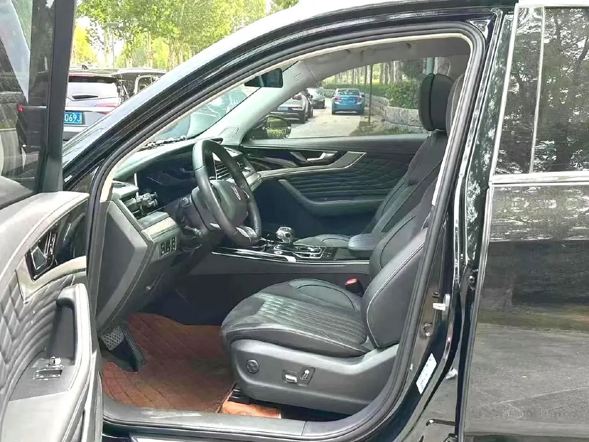 2022 HongQi HS5 2.0T 224HP L4 6AT,autocango,china used car exporter,china ev exporter,chinese used car exporter,chinese used ev exporter