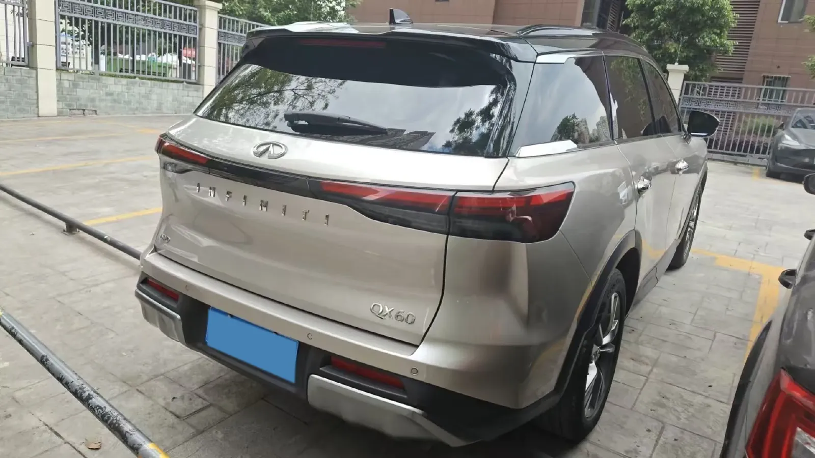 2022 Infiniti QX60 2.0T 252HP L4 9AT,autocango,china used car exporter,china ev exporter,chinese used car exporter,chinese used ev exporter