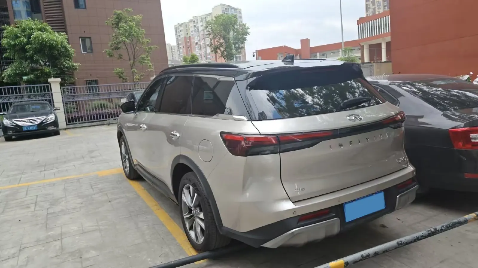 2022 Infiniti QX60 2.0T 252HP L4 9AT,autocango,china used car exporter,china ev exporter,chinese used car exporter,chinese used ev exporter