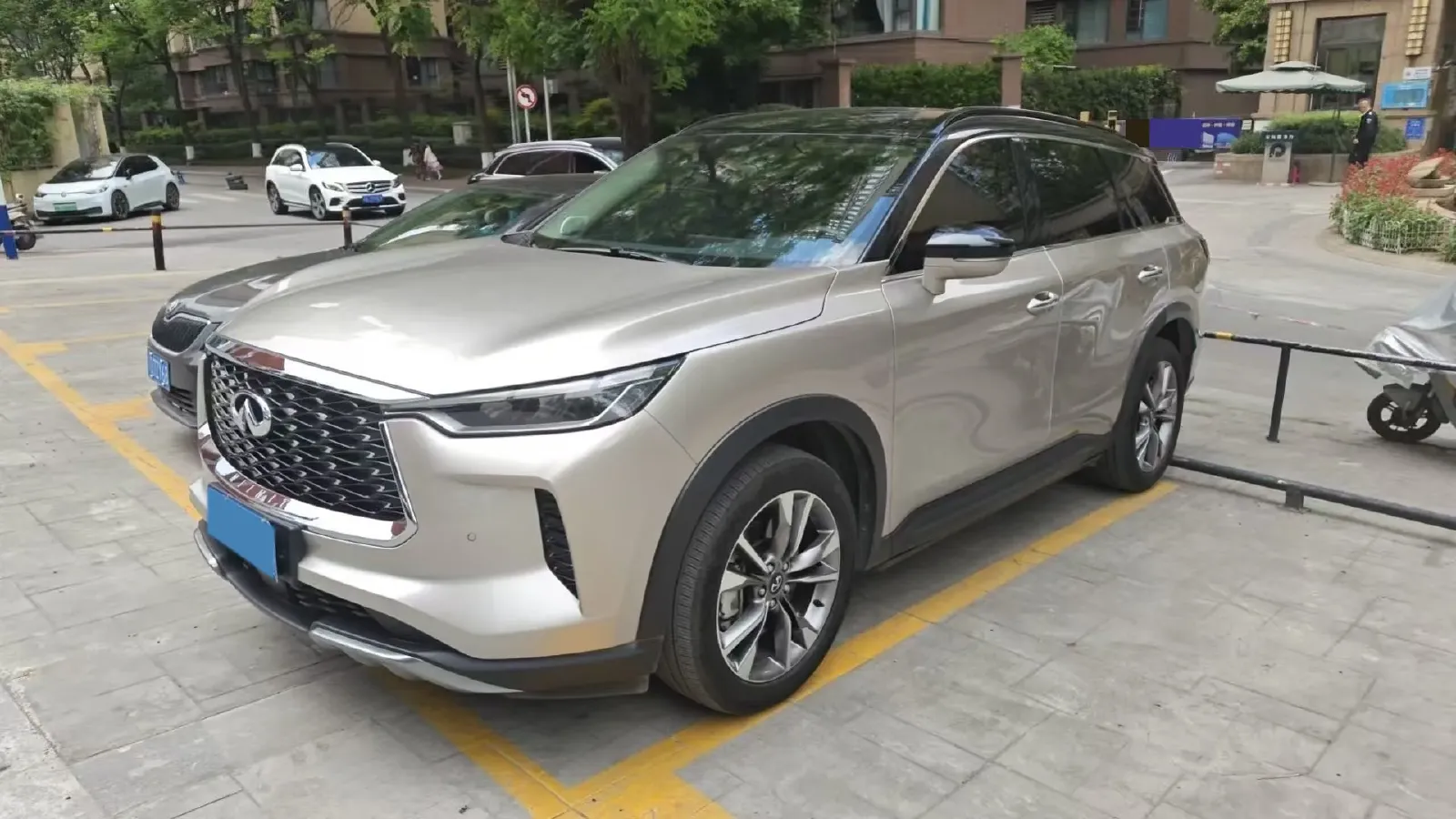 2022 Infiniti QX60 2.0T 252HP L4 9AT,autocango,china used car exporter,china ev exporter,chinese used car exporter,chinese used ev exporter