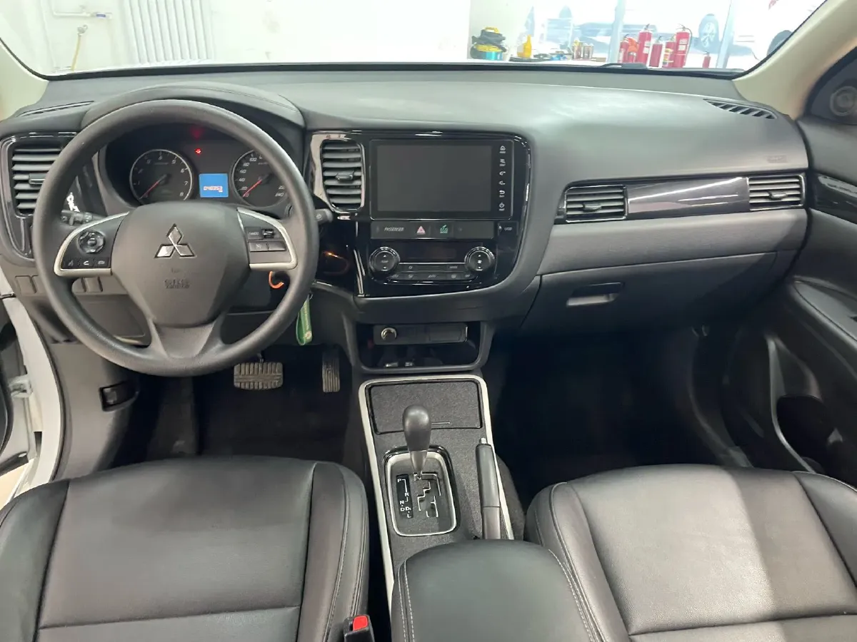 2021 Mitsubishi Outlander 2.0L 166HP L4 CVT,autocango,china used car exporter,china ev exporter,chinese used car exporter,chinese used ev exporter
