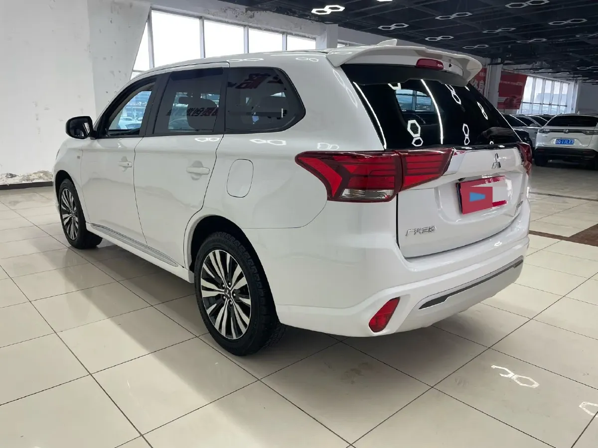 2021 Mitsubishi Outlander 2.0L 166HP L4 CVT,autocango,china used car exporter,china ev exporter,chinese used car exporter,chinese used ev exporter