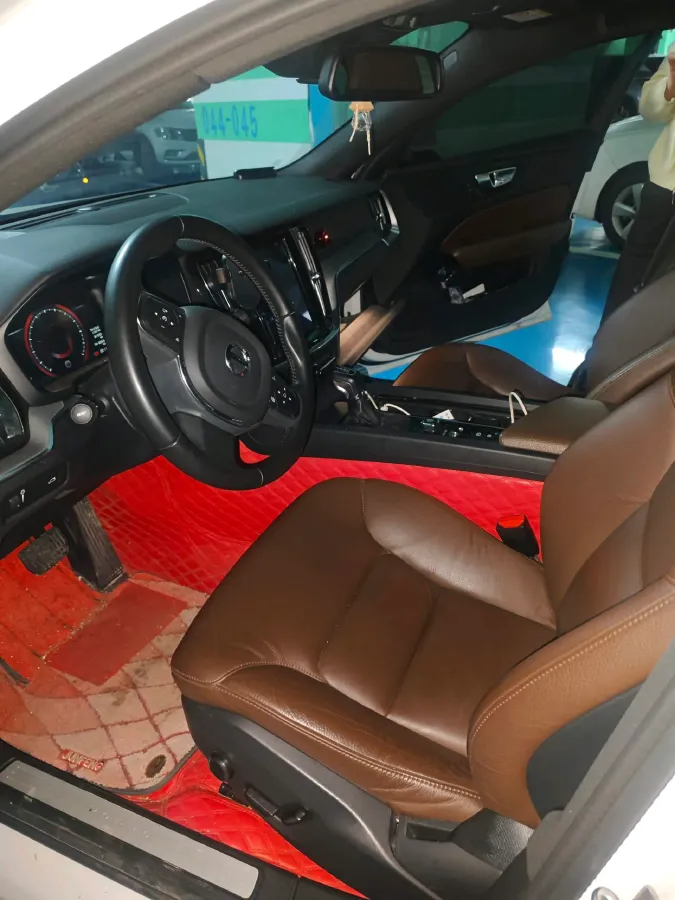 2021 Volvo S60 2.0T 190HP L4 8AT,autocango,china used car exporter,china ev exporter,chinese used car exporter,chinese used ev exporter