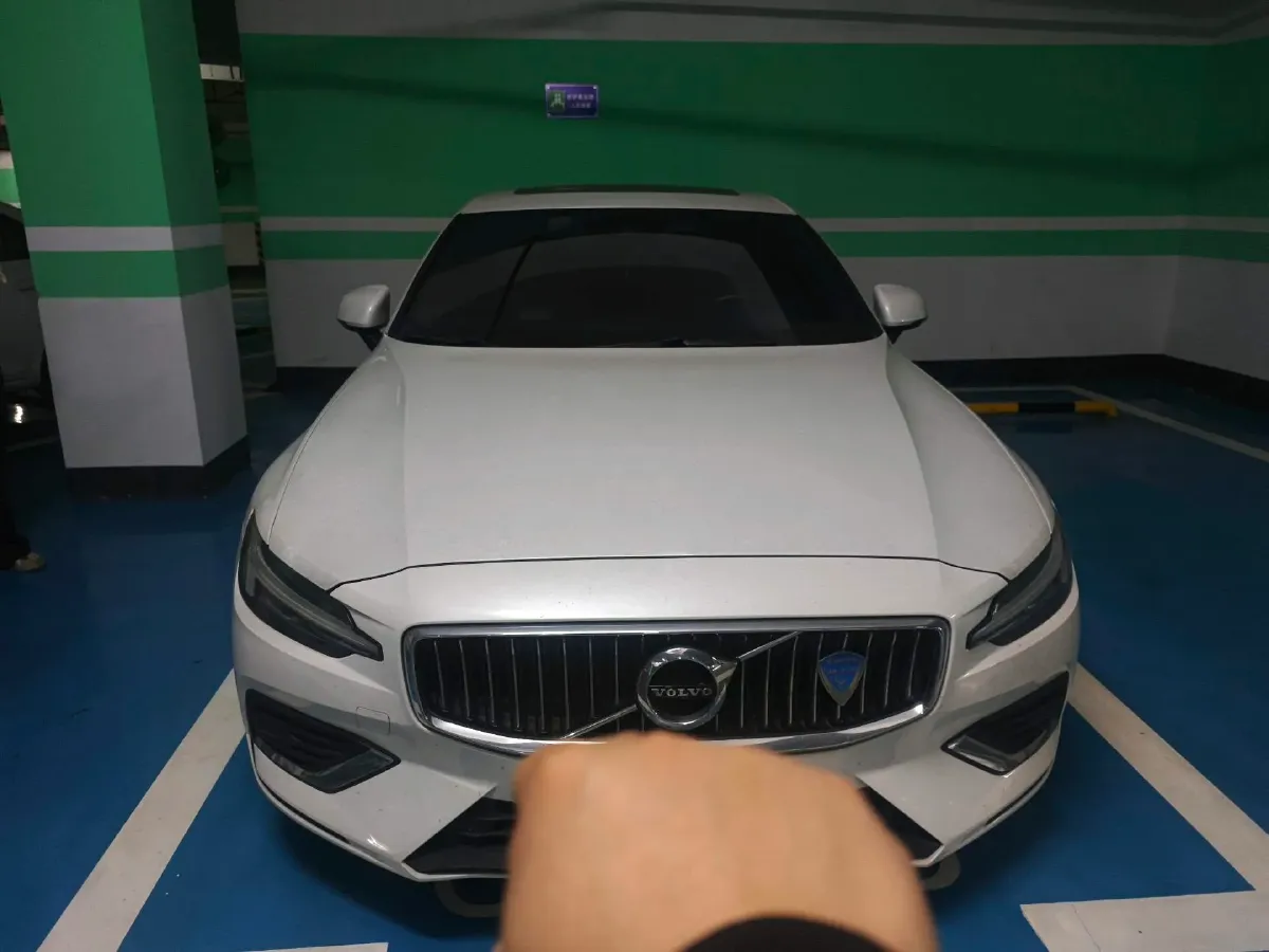 2021 Volvo S60 2.0T 190HP L4 8AT,autocango,china used car exporter,china ev exporter,chinese used car exporter,chinese used ev exporter