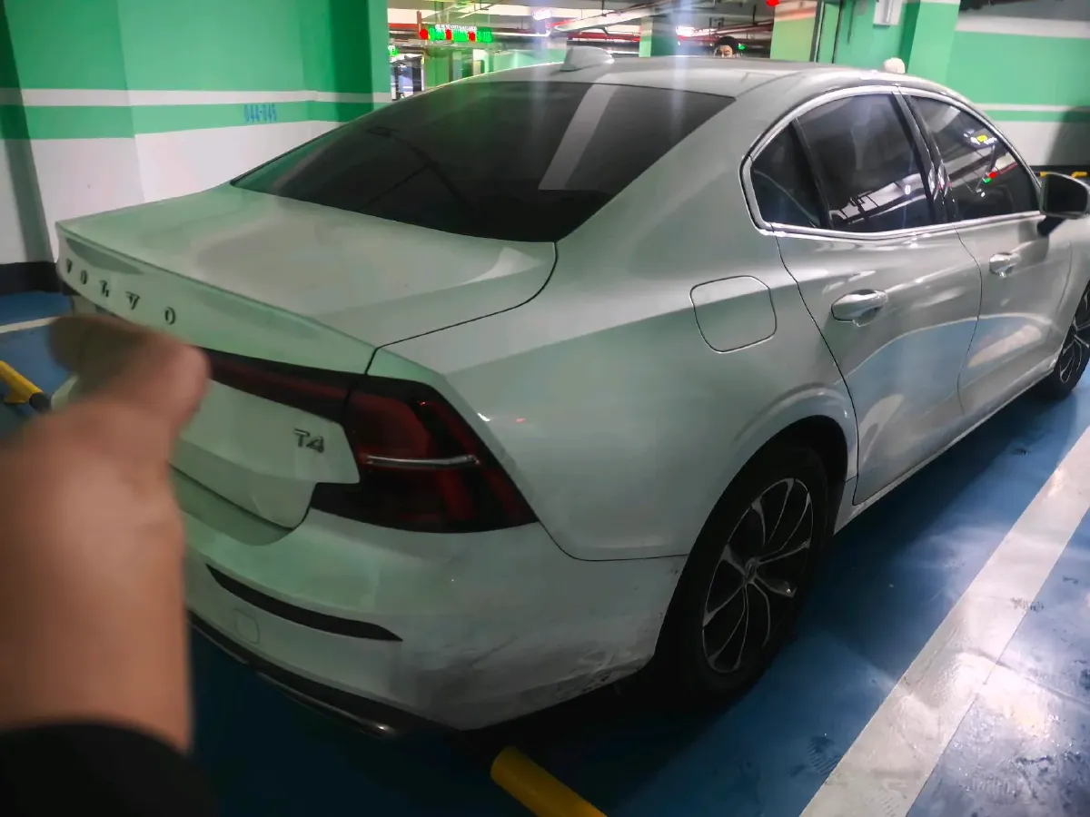 2021 Volvo S60 2.0T 190HP L4 8AT,autocango,china used car exporter,china ev exporter,chinese used car exporter,chinese used ev exporter