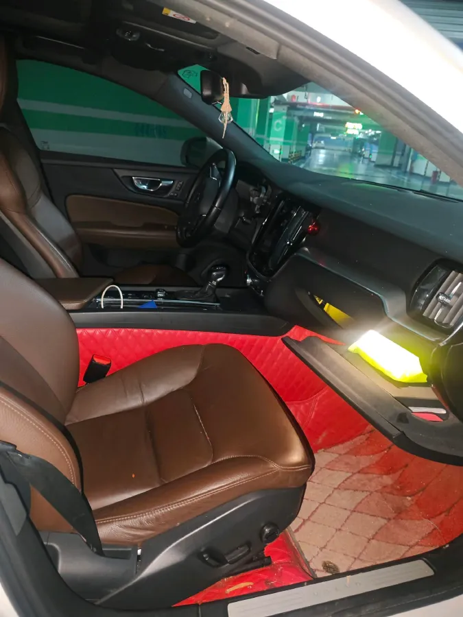 2021 Volvo S60 2.0T 190HP L4 8AT,autocango,china used car exporter,china ev exporter,chinese used car exporter,chinese used ev exporter