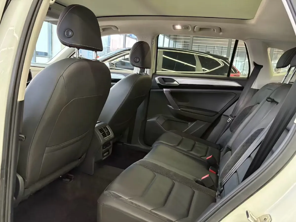 2019 Jeep Cherokee 2.0T 234HP L4 9AT,autocango,china used car exporter,china ev exporter,chinese used car exporter,chinese used ev exporter