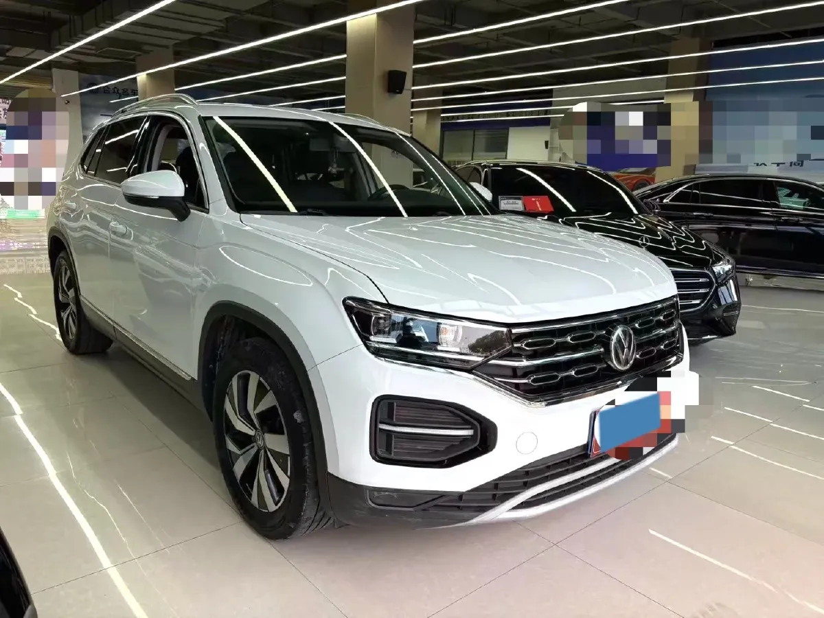2019 Jeep Cherokee 2.0T 234HP L4 9AT,autocango,china used car exporter,china ev exporter,chinese used car exporter,chinese used ev exporter