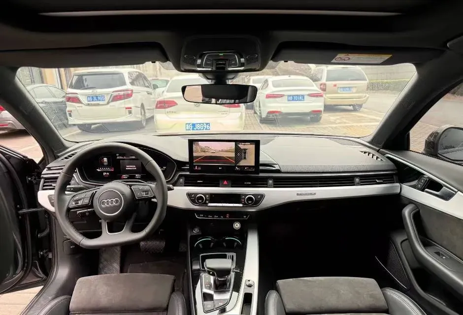 2022 Audi A4L 2.0T 252HP L4 7DCT,autocango,china used car exporter,china ev exporter,chinese used car exporter,chinese used ev exporter