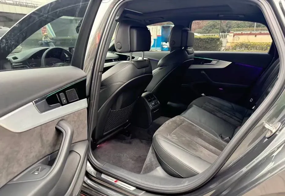 2022 Audi A4L 2.0T 252HP L4 7DCT,autocango,china used car exporter,china ev exporter,chinese used car exporter,chinese used ev exporter