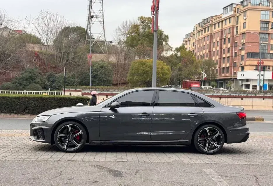 2022 Audi A4L 2.0T 252HP L4 7DCT,autocango,china used car exporter,china ev exporter,chinese used car exporter,chinese used ev exporter