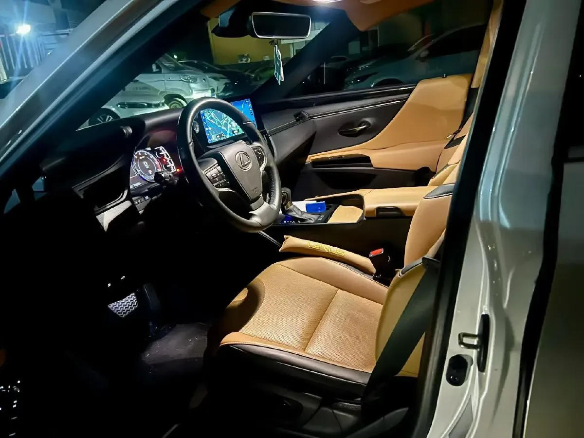 2023 Lexus ES 2.0L 173HP L4 CVT,autocango,china used car exporter,china ev exporter,chinese used car exporter,chinese used ev exporter