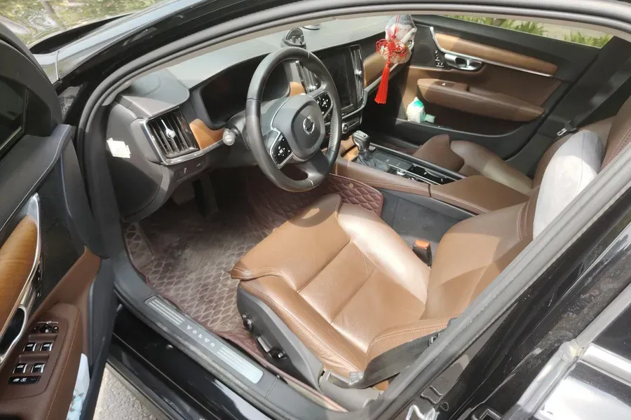 2020 Volvo S90 2.0T 254HP L4 8AT,autocango,china used car exporter,china ev exporter,chinese used car exporter,chinese used ev exporter