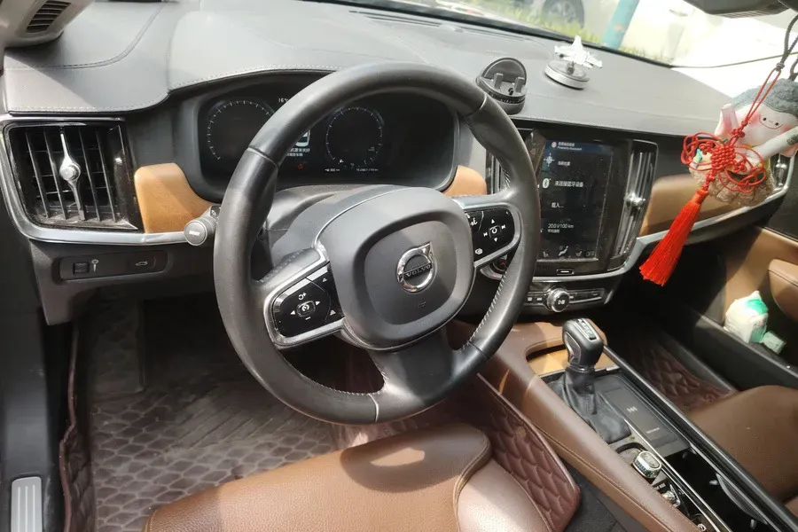 2020 Volvo S90 2.0T 254HP L4 8AT,autocango,china used car exporter,china ev exporter,chinese used car exporter,chinese used ev exporter