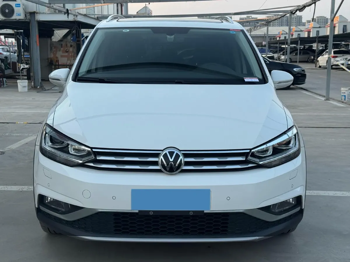 2022 Volkswagen Touran 1.4T 150HP L4 7DCT,autocango,china used car exporter,china ev exporter,chinese used car exporter,chinese used ev exporter