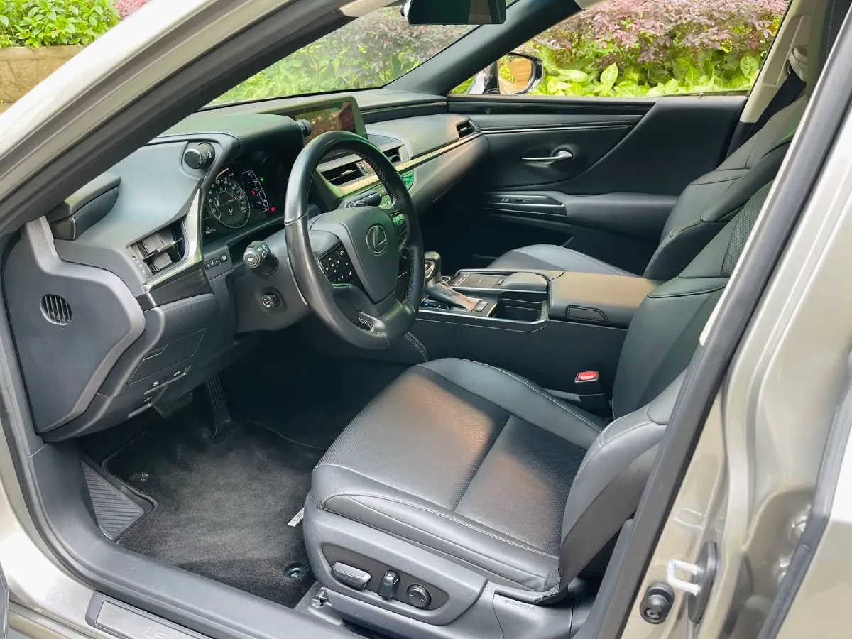 2020 Lexus ES 2.0L 173HP L4 CVT,autocango,china used car exporter,china ev exporter,chinese used car exporter,chinese used ev exporter