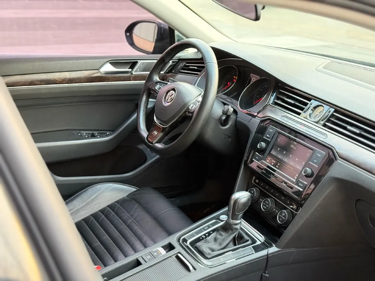 2018 Volkswagen Magotan 1.8T 180HP L4 7DCT,autocango,china used car exporter,china ev exporter,chinese used car exporter,chinese used ev exporter