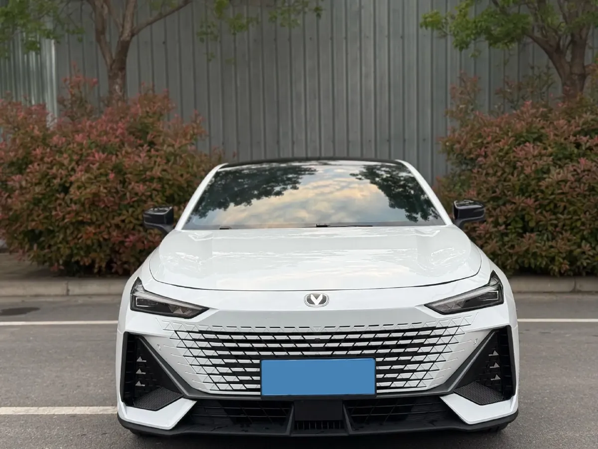 2022 ChangAn UNI-V 1.5T 188HP L4 7DCT,autocango,china used car exporter,china ev exporter,chinese used car exporter,chinese used ev exporter