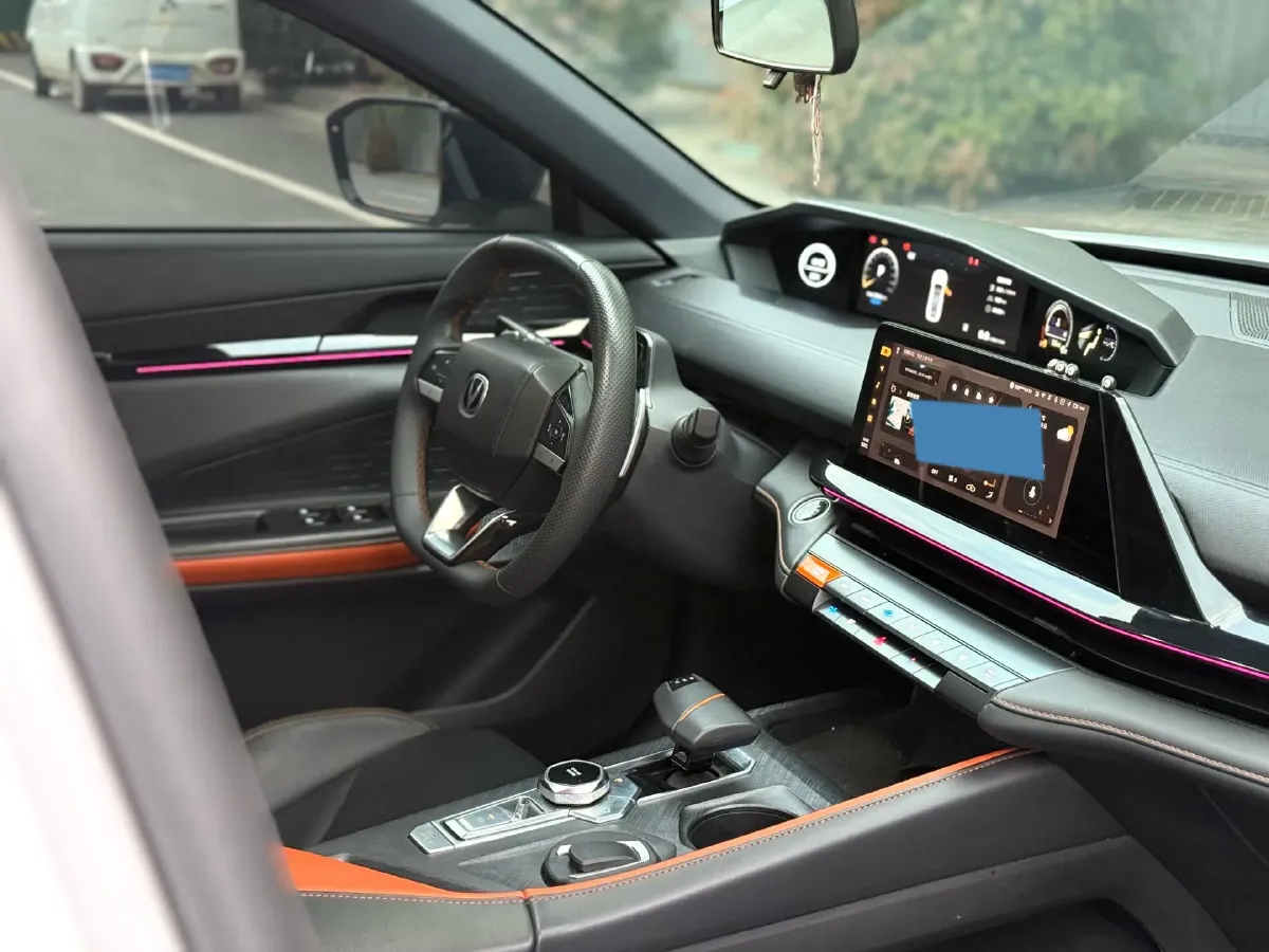 2022 ChangAn UNI-V 1.5T 188HP L4 7DCT,autocango,china used car exporter,china ev exporter,chinese used car exporter,chinese used ev exporter